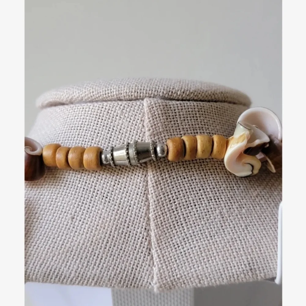 Shell Necklace - Picture 4 of 4